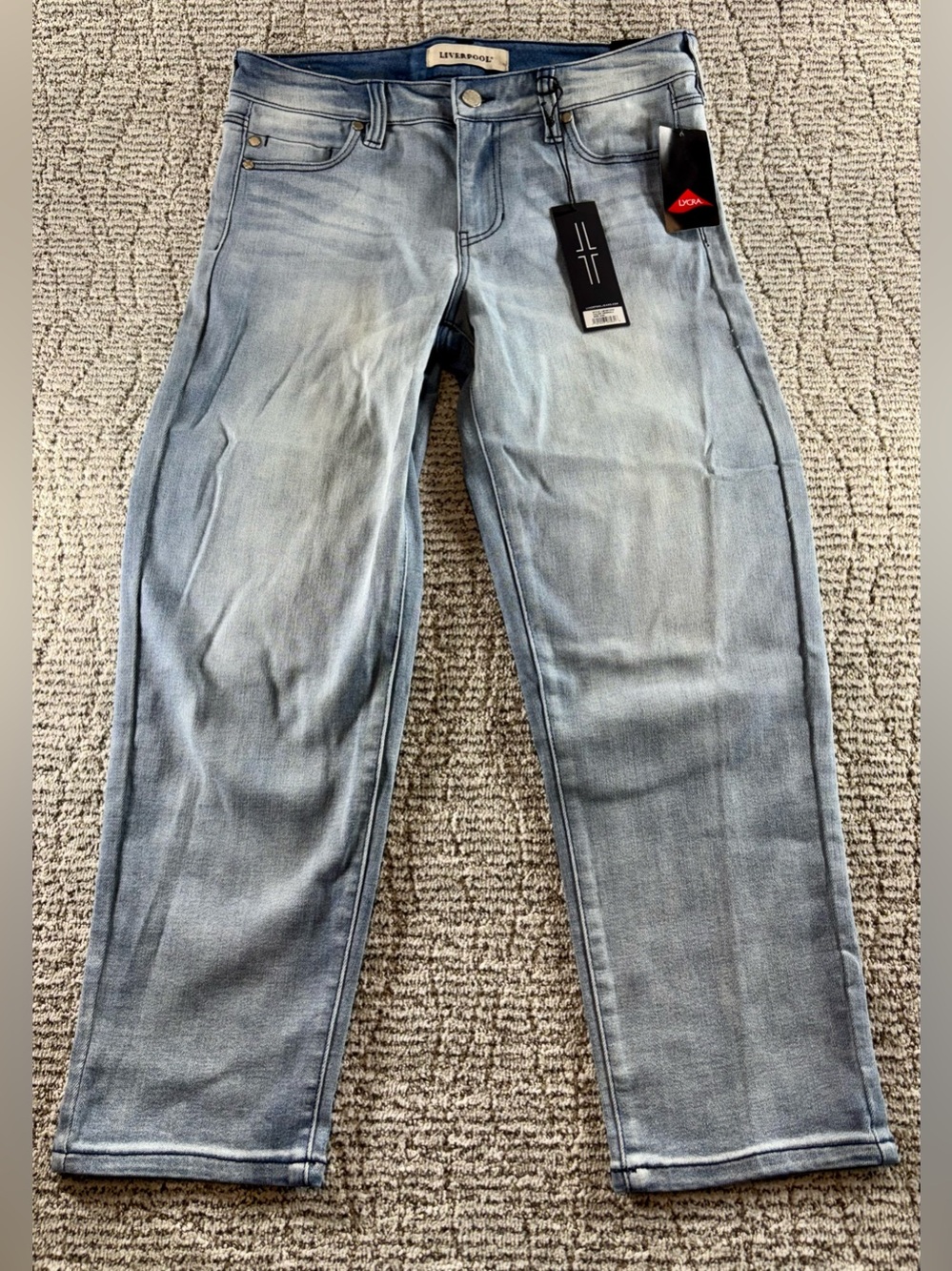 NWT Liverpool Women’s 8/29 Light Wash The Crop Straight Jeans